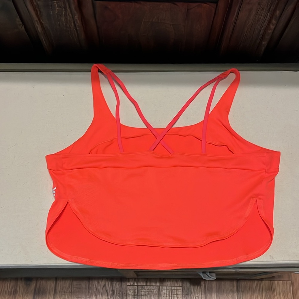EUC Gymshark M crop - Picture 2 of 3